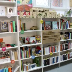 Czy lombardy przyjmują książki? Sprawdź, jakie warunki muszą spełniać!