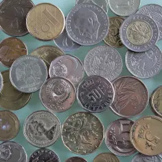 Czy lombard przyjmuje stare monety? Sprawdź, jak sprzedać i ile możesz zyskać