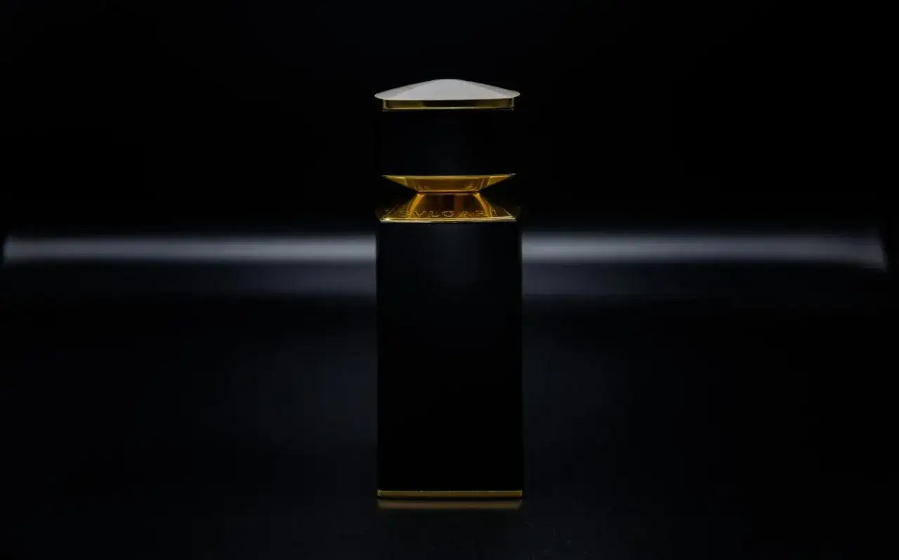 Zdjęcie Najlepsze niszowe perfumy męskie - ranking, który zaskoczy Twoje zmysły