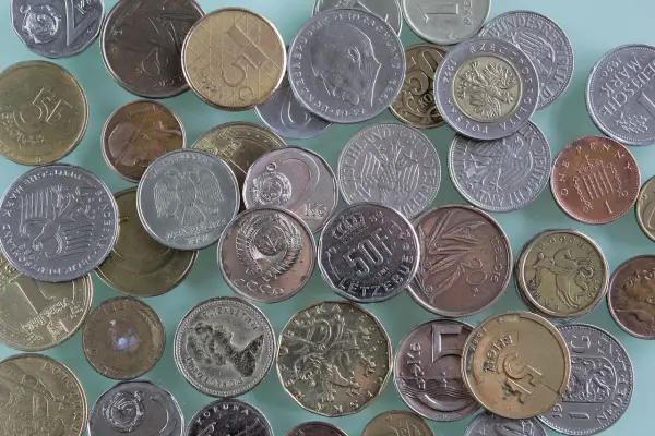 Czy lombard przyjmuje stare monety? Sprawdź, jak sprzedać i ile możesz zyskać